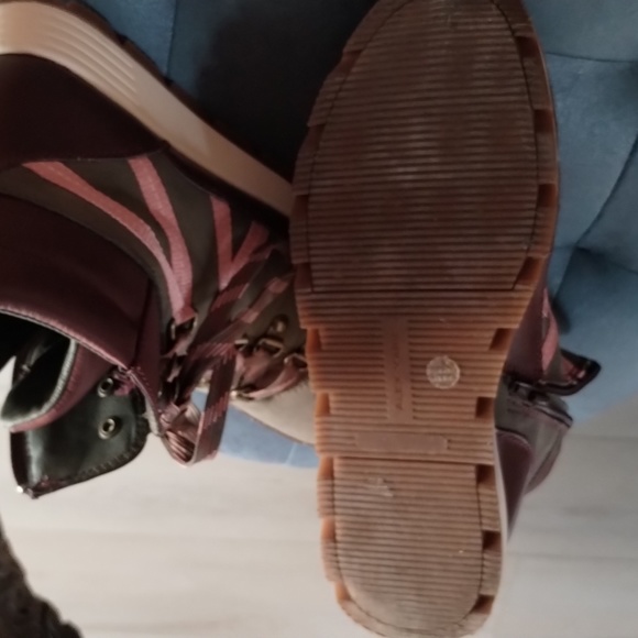 Shoes - Picture 5 of 5